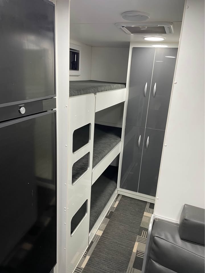 WhatsApp-Image-2025-10-16-at-22.20.13_ad299ad3