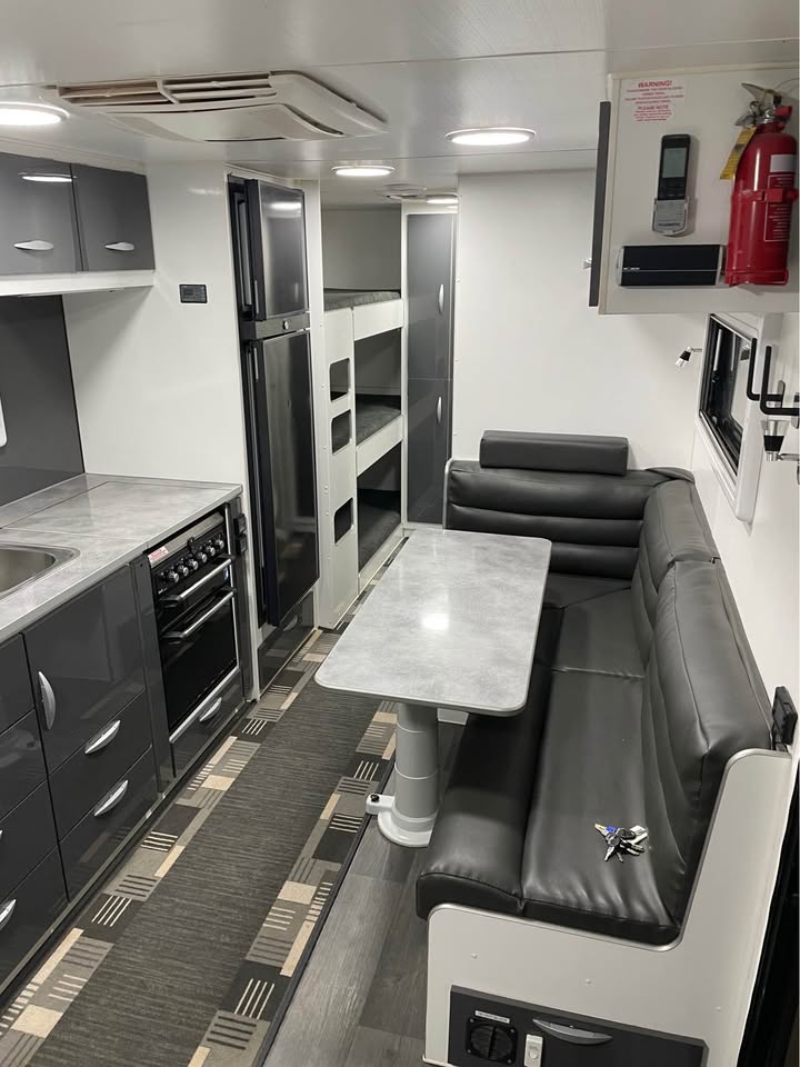 WhatsApp-Image-2025-10-16-at-22.20.38_e40b535f